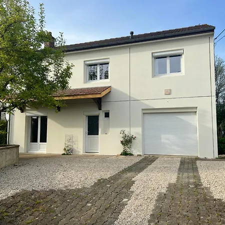 Les Magnolias A 5 Minutes Du Du Der Holiday home