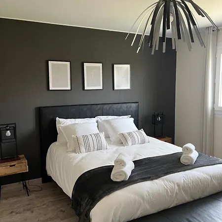 Les Magnolias A 5 Minutes Du Du Der * Ambrieres